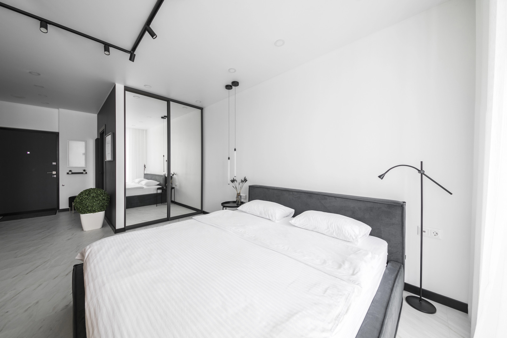 Апартаменты Loca Resident  с Панорамной Лоджией