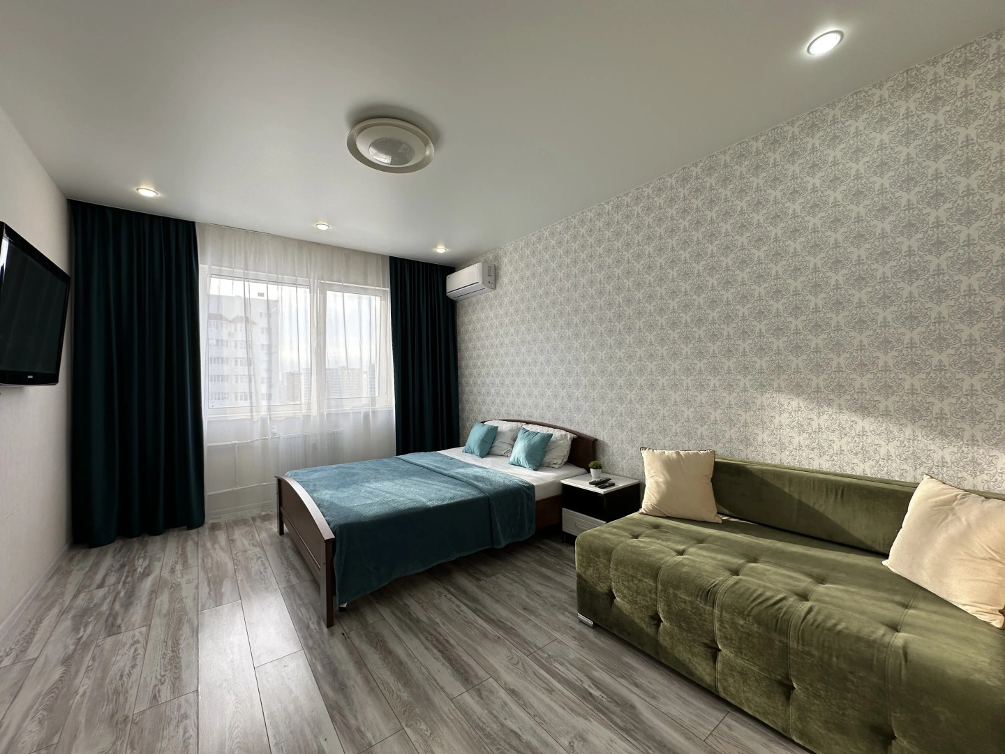 Апартаменты LikeHome на Дорофеева 7 у Города Еды