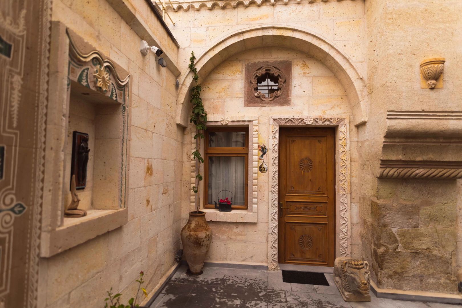 Отель Solo Cave Suites