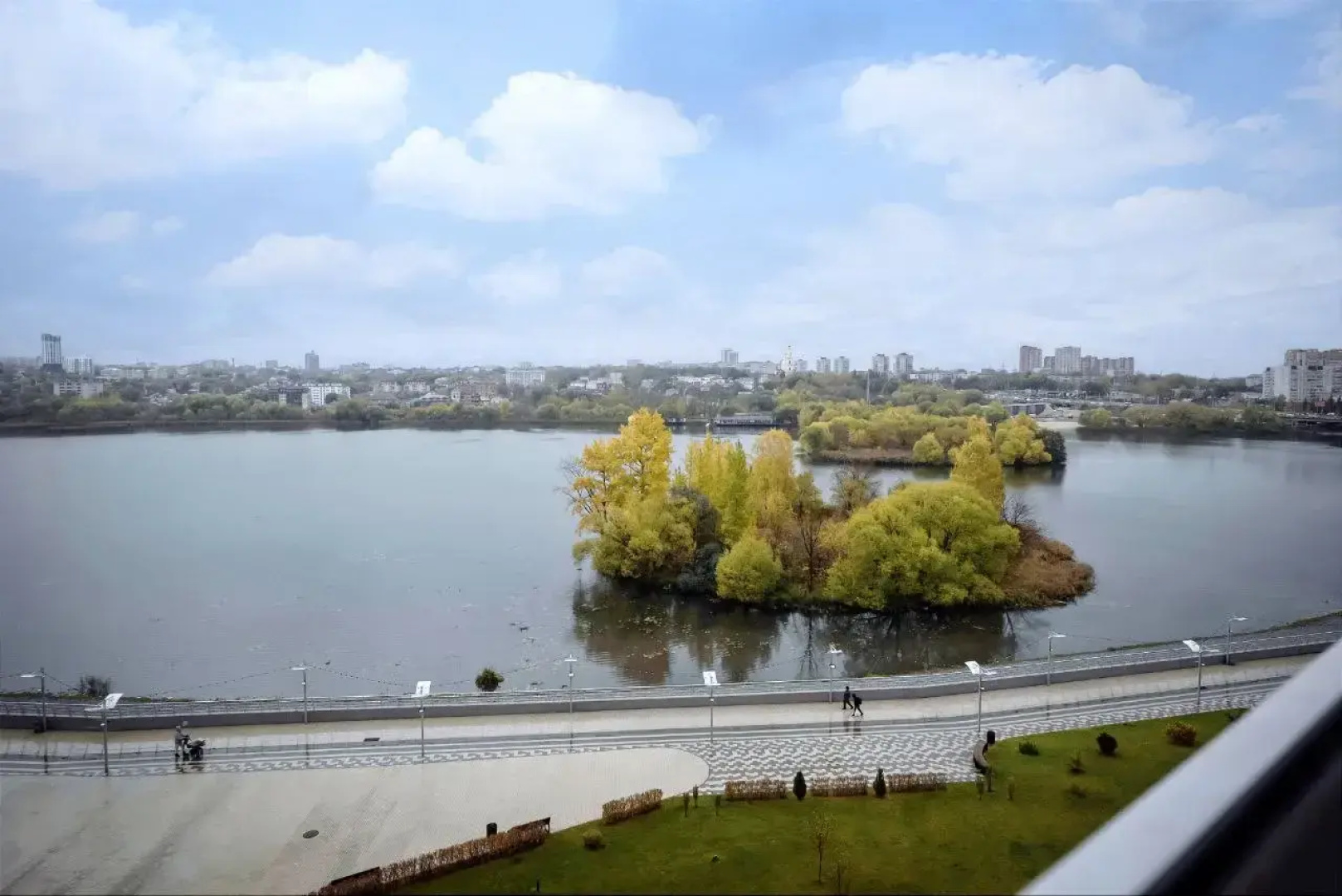 Квартира с Видом на Набережную Реки