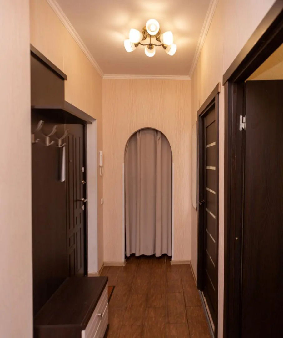 Апартаменты однокомнатные (117) Серебровская 91