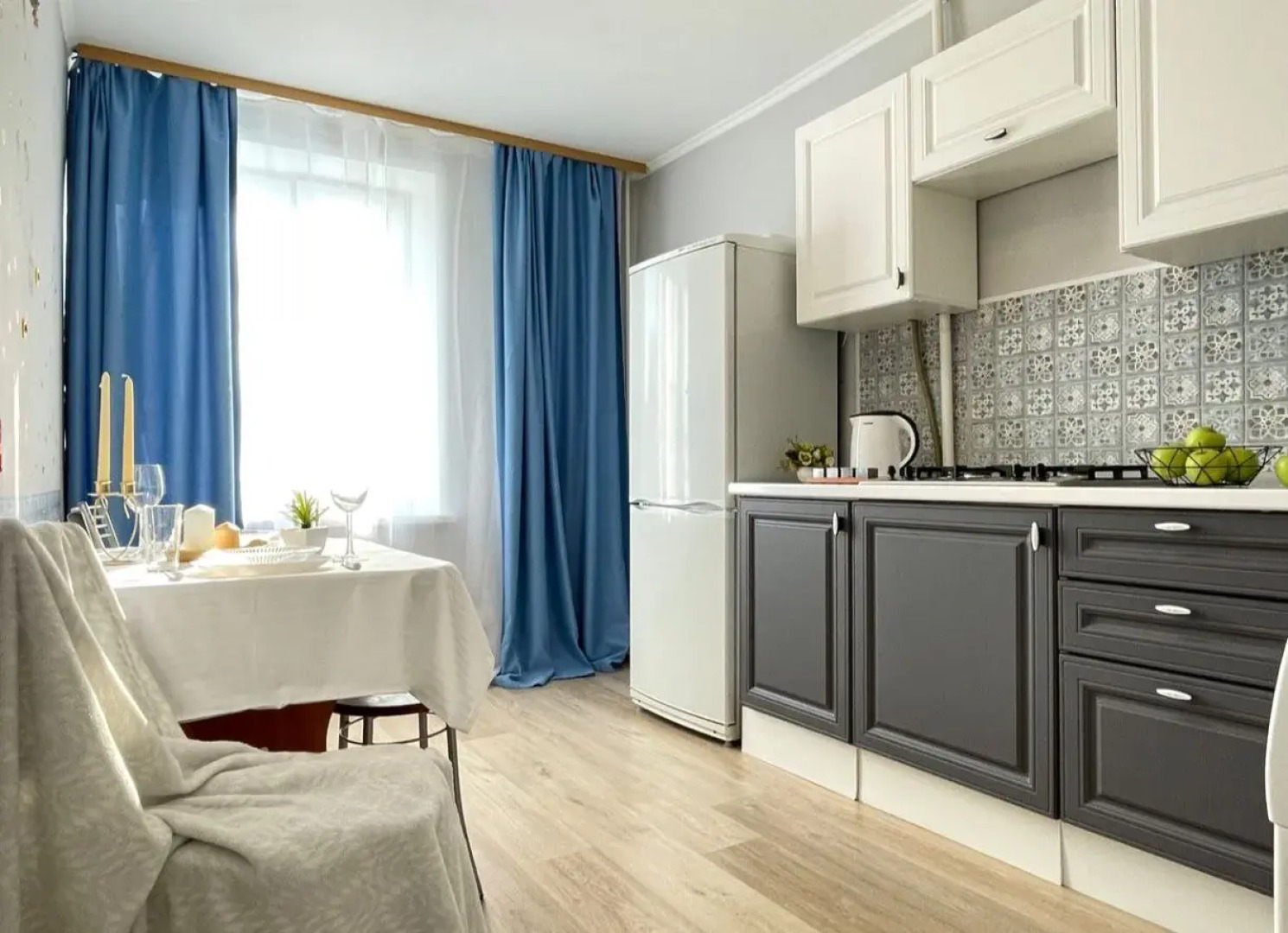 Комфорт Апартаменты Lora Home на Пражской