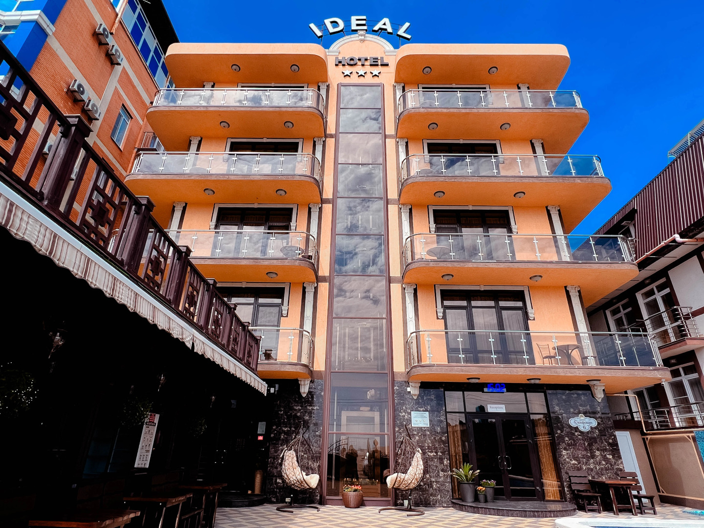 Отель Идеал