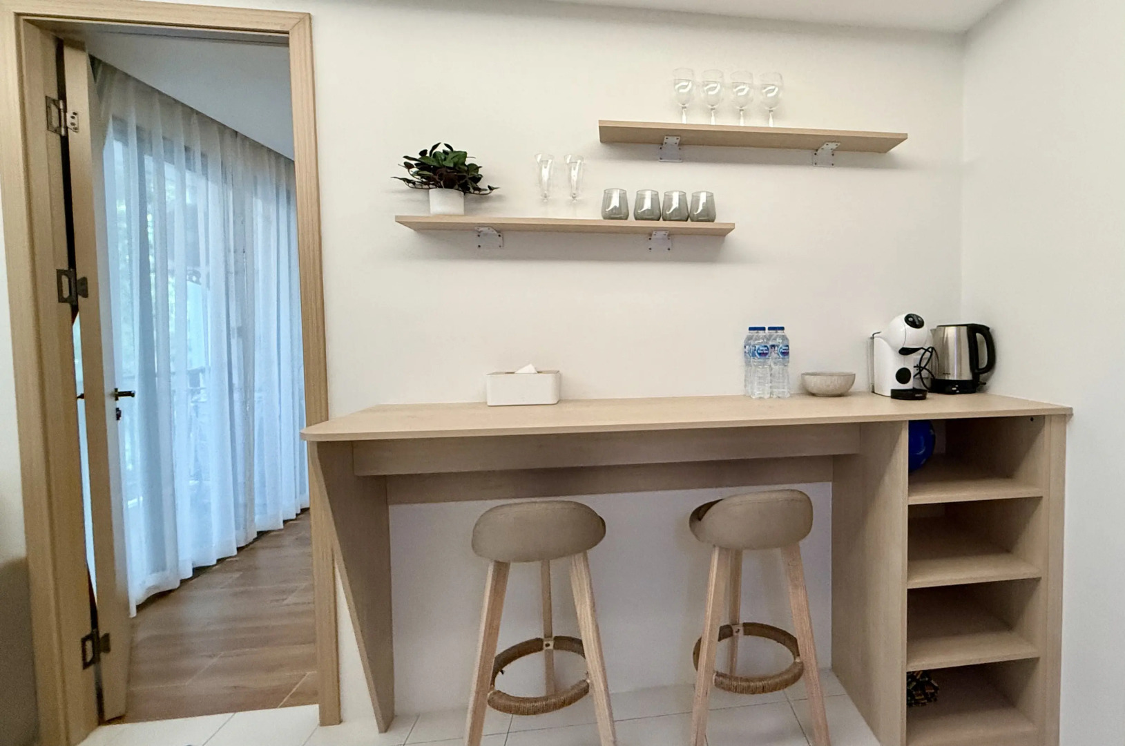 Квартира Просторная однушка у моря с бассейном и WiFi 500 мбит/с