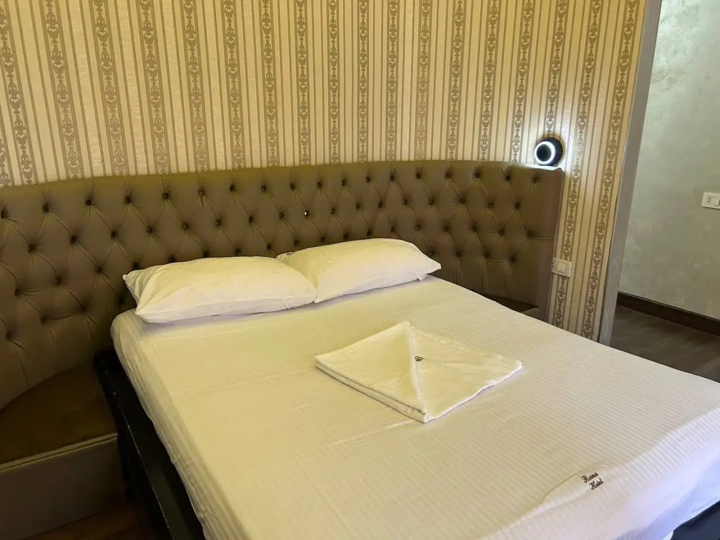 Отель Roma Yerevan & Tours