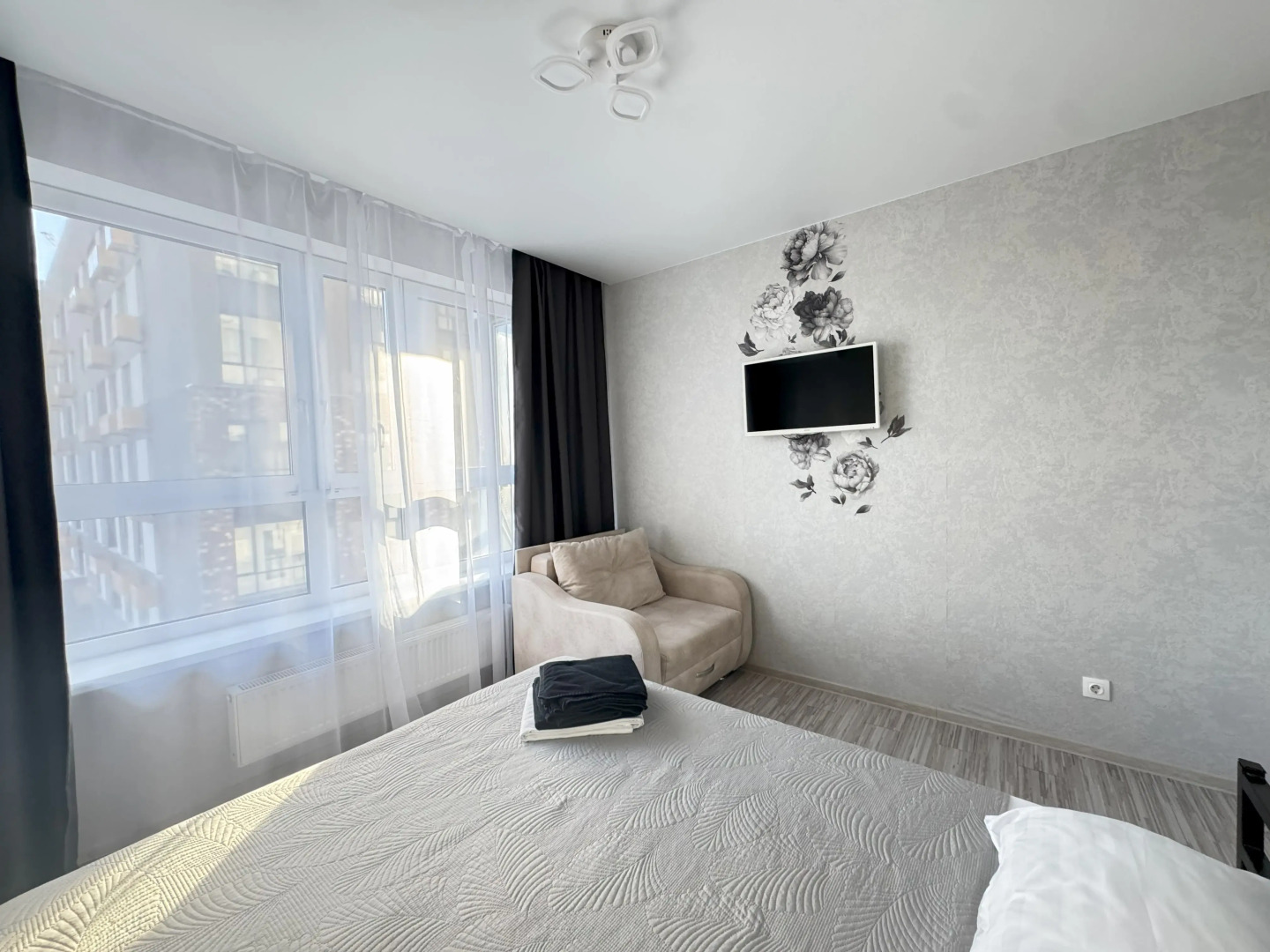 Квартира Пятиместная Красивая в Новом Районе Дивный Квартал у Озера