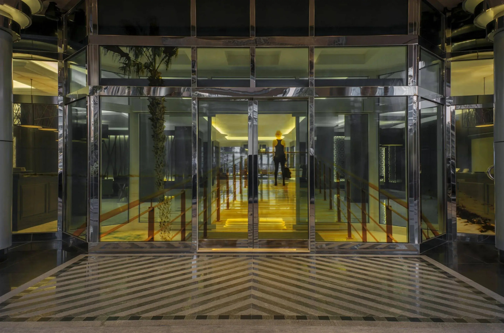 Отель Le Méridien Mina Seyahi Beach Resort & Waterpark