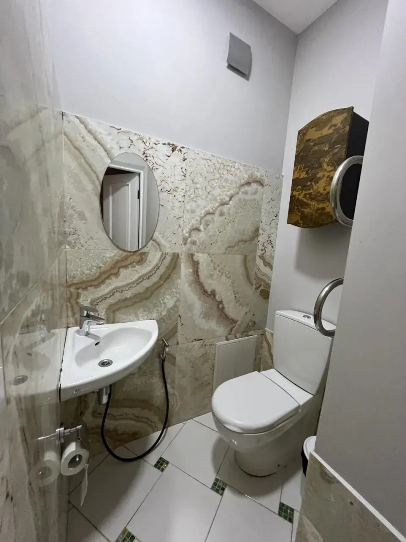 Квартира M.O.O.N APARTMENTS  Толе би Тулебаева кв 8 Центр