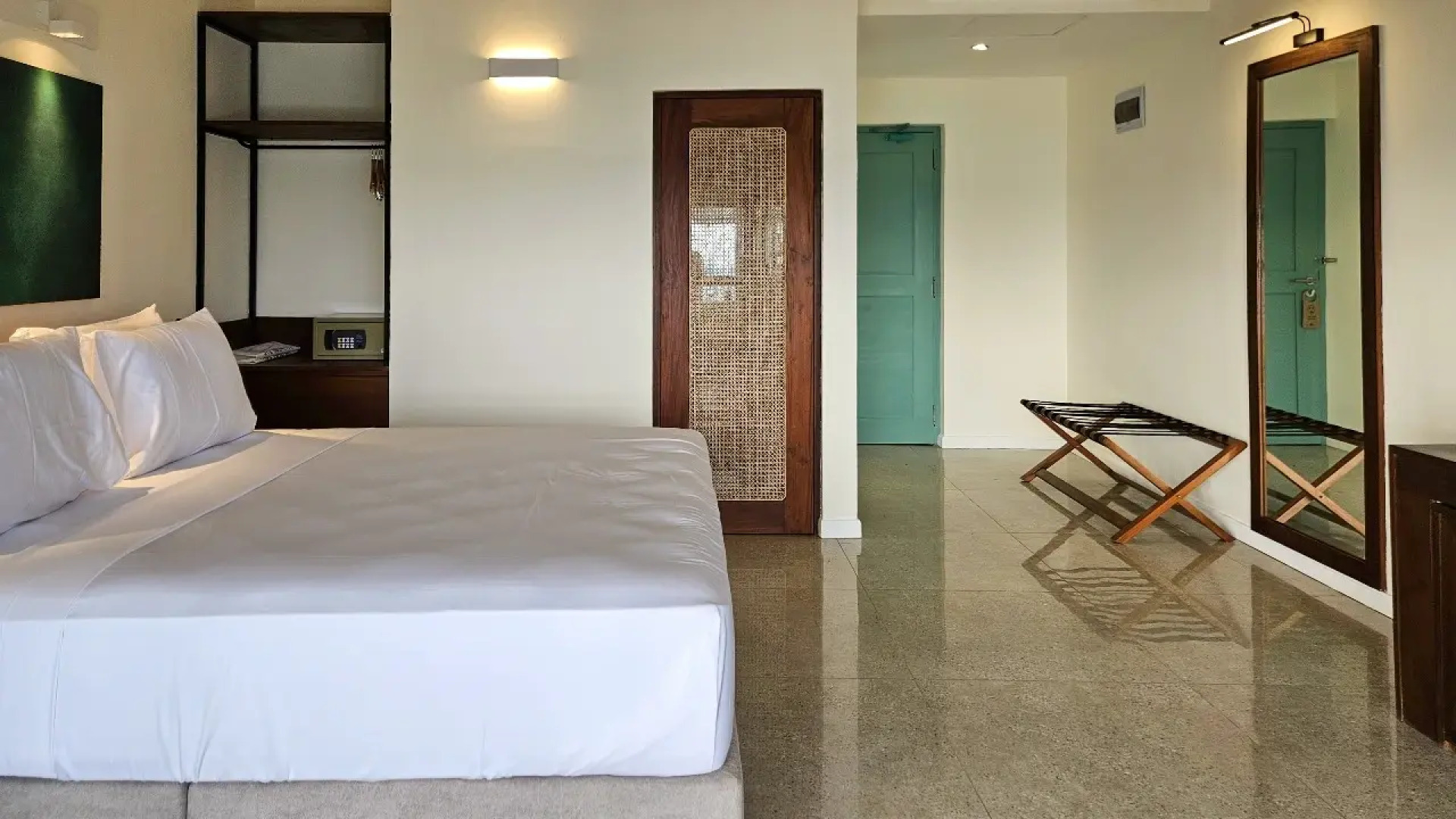 Курортный отель South Beach