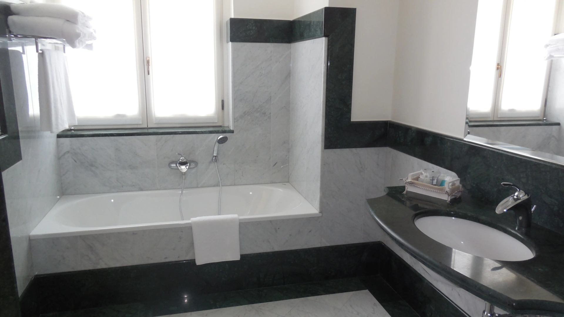 Отель MARECHIARO