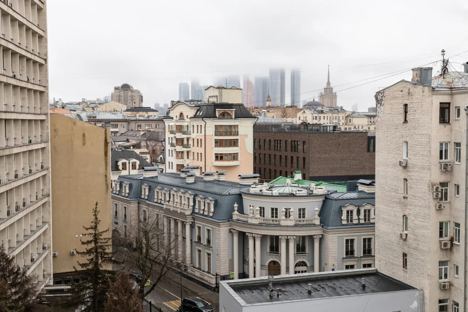 Квартира с кинопроектором пешком по Арбату до Кремля