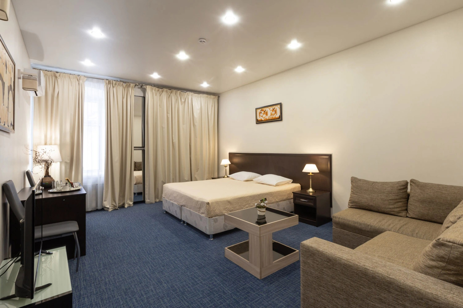 Отель Артхофф