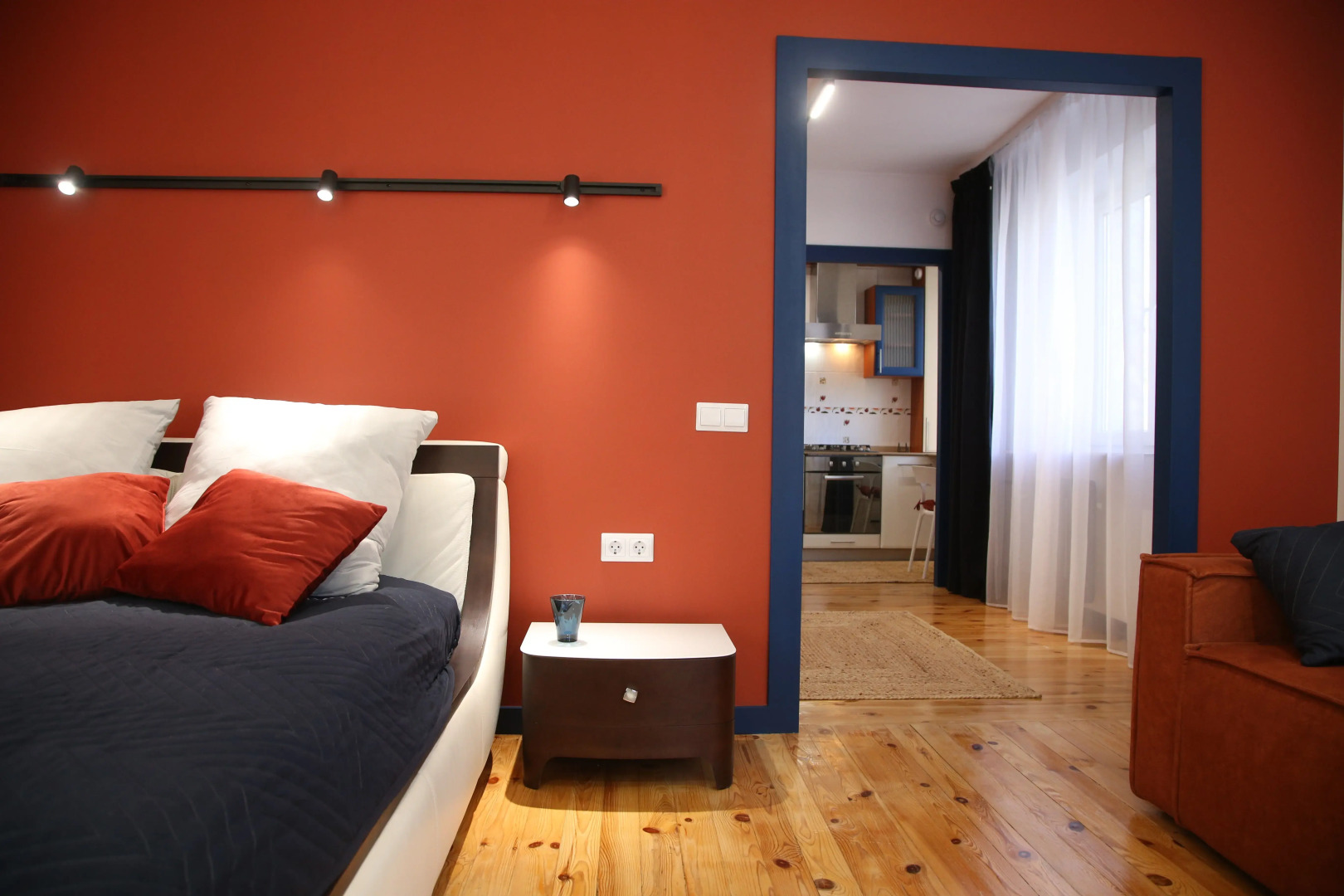 Апартаменты Айвазовский - оранжевое настроение и пол из натуральной сосны в самом центре Калининграда