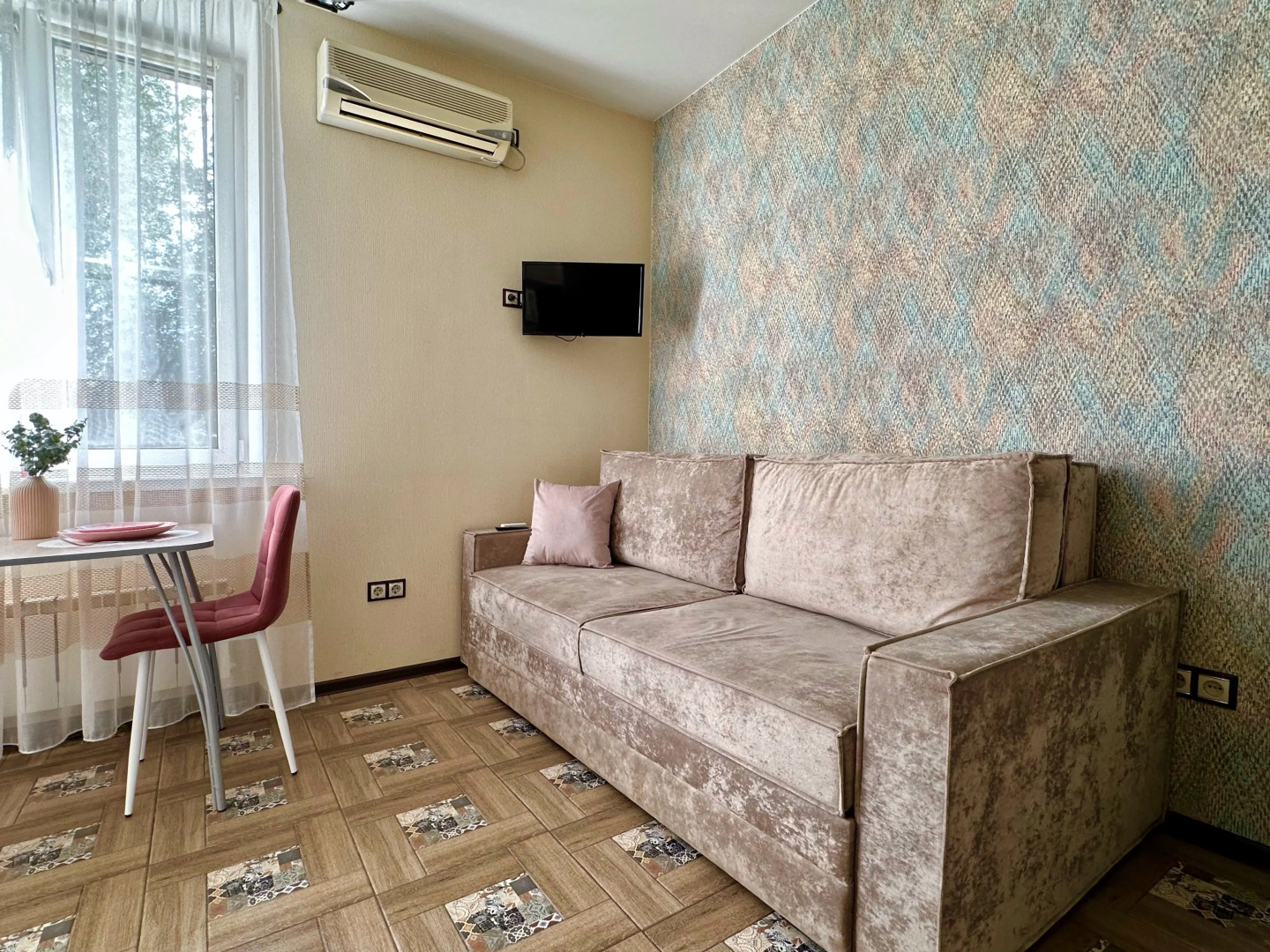 Апартаменты на Аллее Героев в Античном стиле