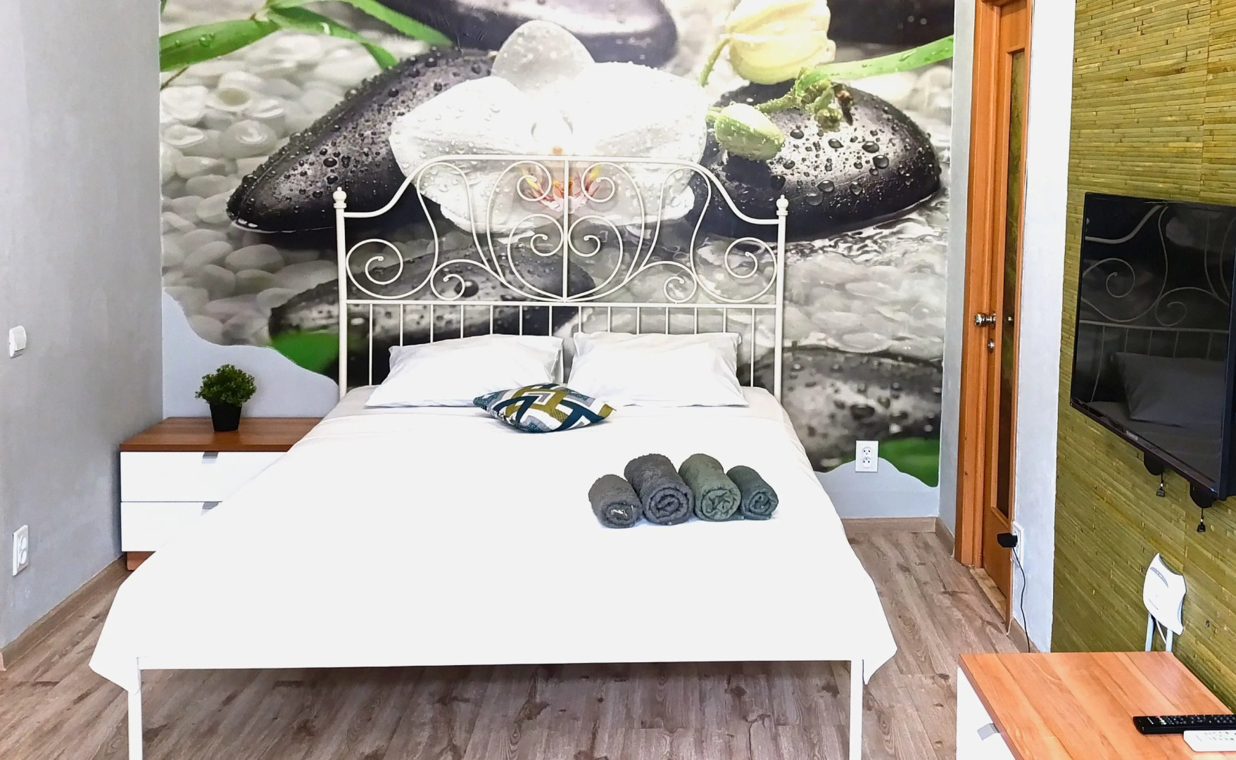 Двухкомнатная квартира в центре "Орхидея от МОИАпарт"