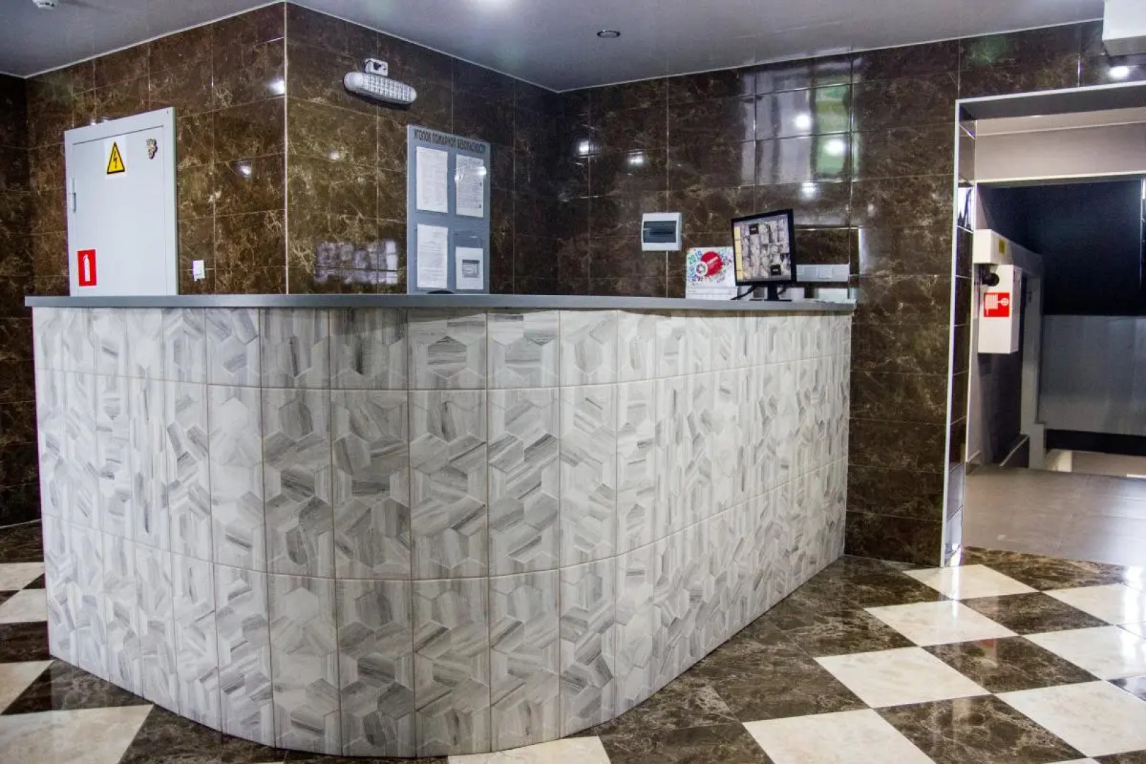 Отель Корона