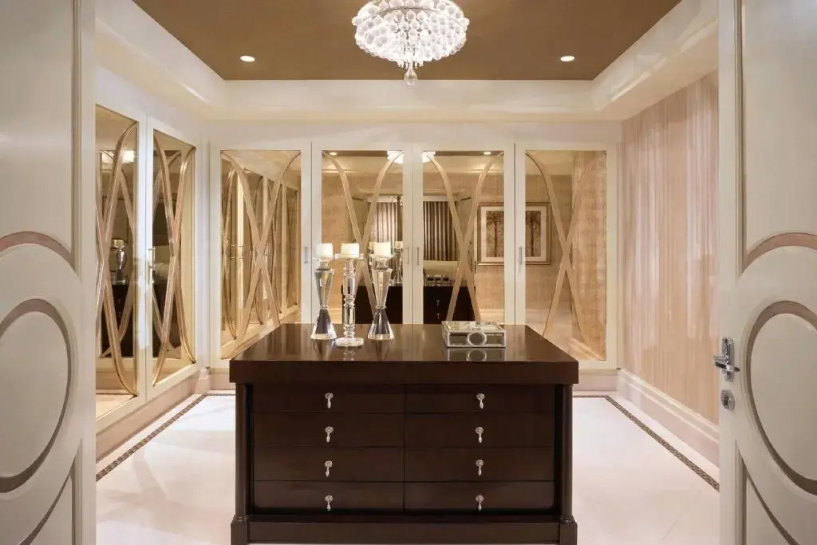 Отель The Ritz-Carlton Abu Dhabi, Grand Canal