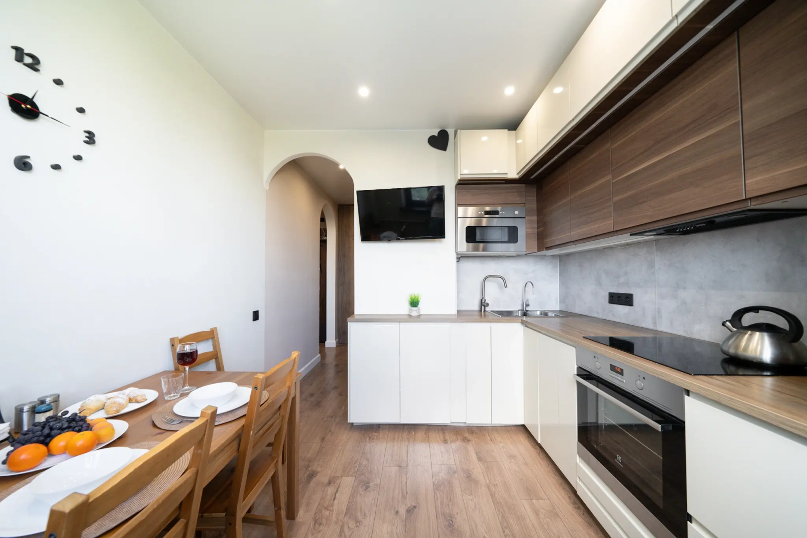 Квартира Стильная двухкомнатная квартира Natali apart на метро Пражская