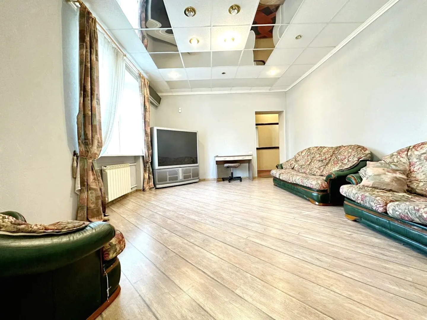 Квартира Четырехкомнатная в Центре на Островского