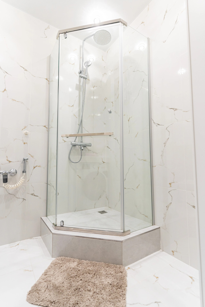 Апартаменты в Совpeмeннoм ЖK в Пяти Минутaх Ходьбы oт Мopя от LеtоApart