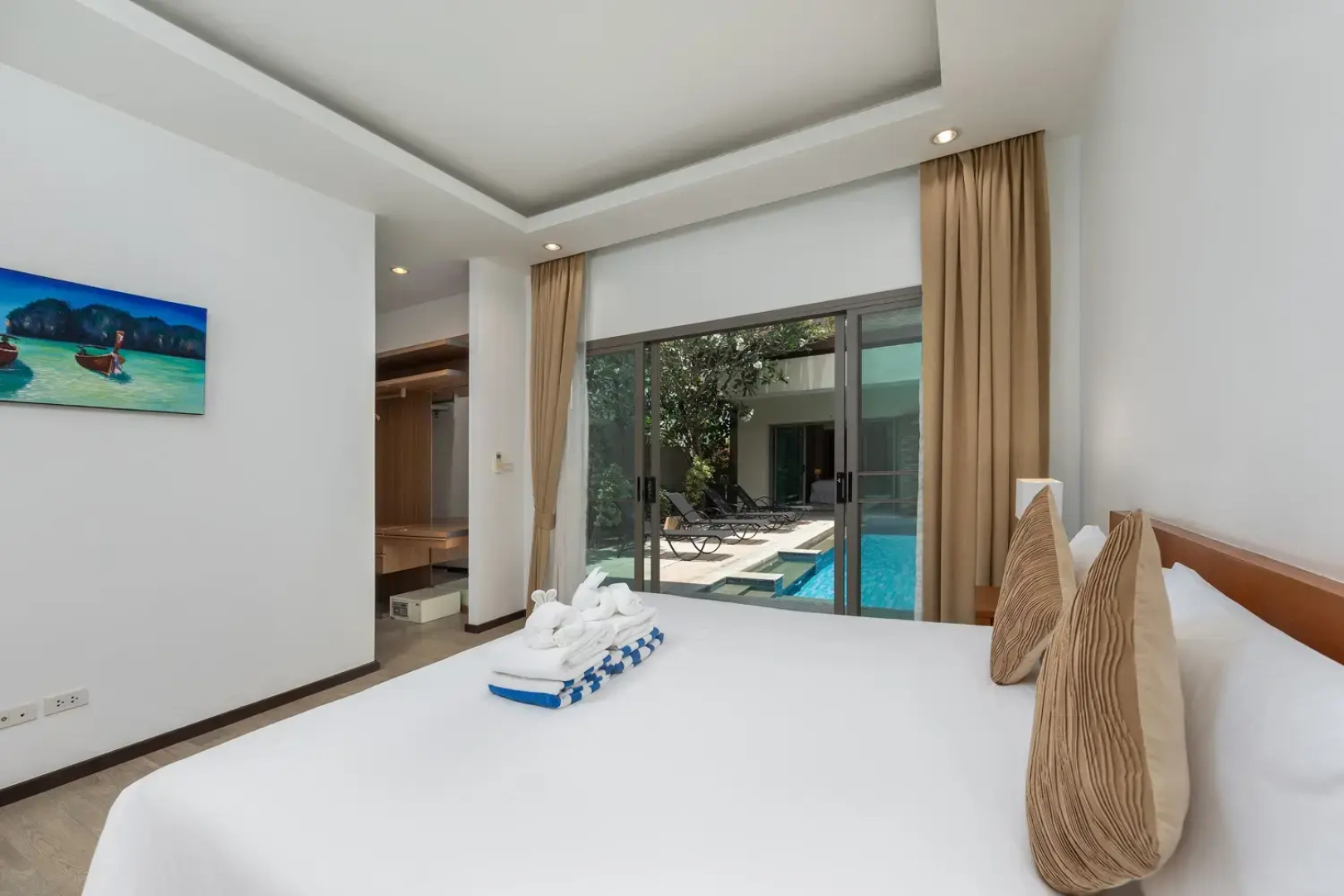Вилла Nai Harn Pool Villa Bond