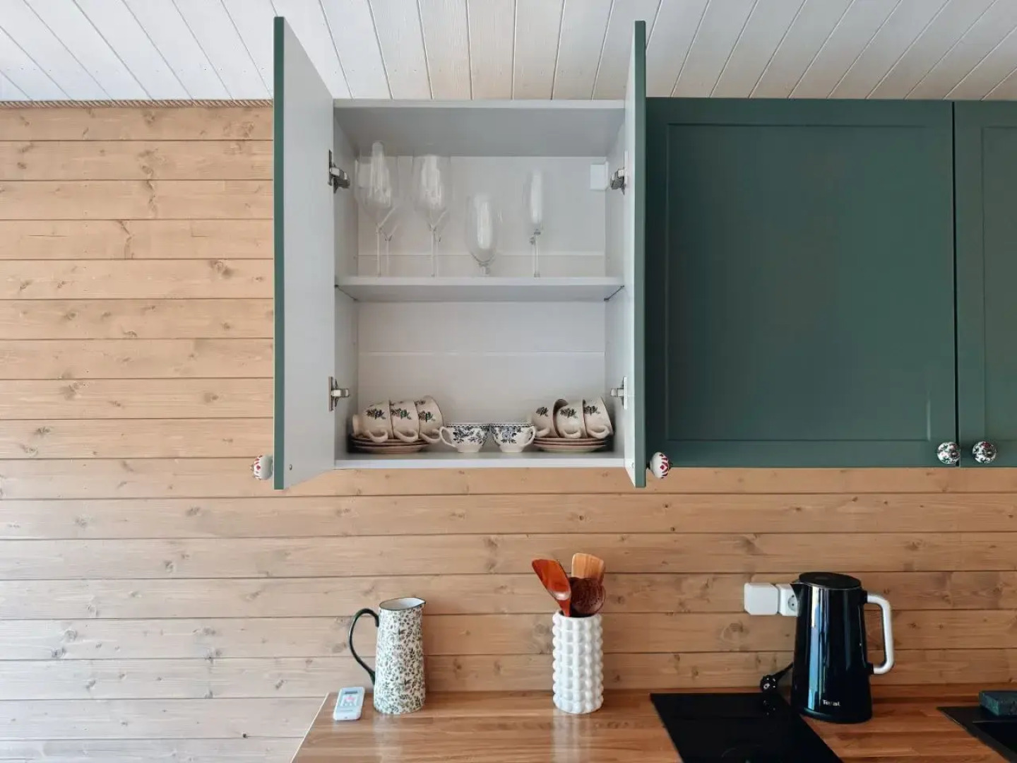 Частный дом Тишина в горах с горячей купелью на берегу живописной реки