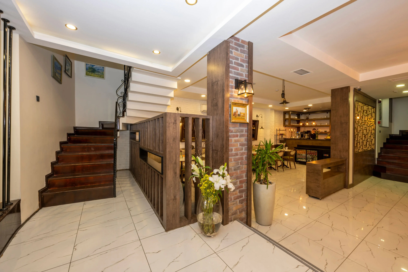 Отель The Marions Suite