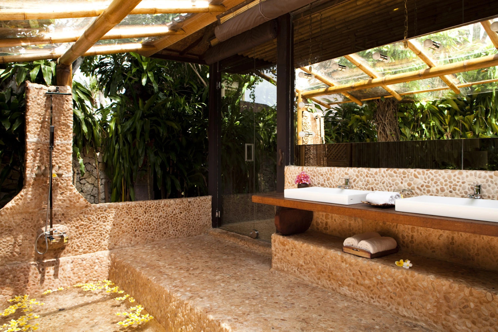 Отель La Taverna Suites