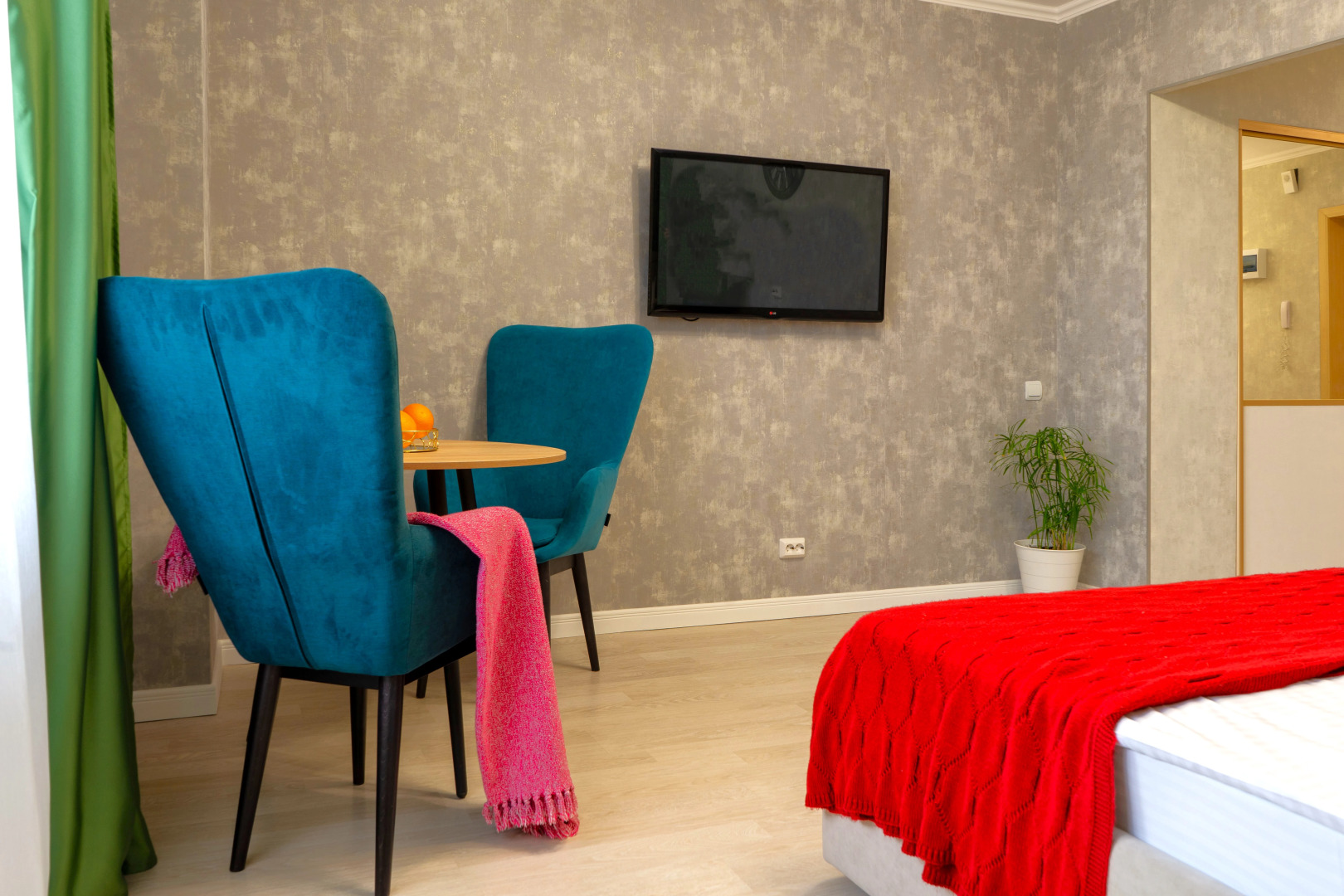 Апартаменты ZebraHome c видом на город и лес