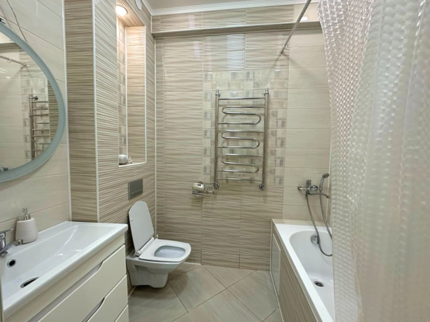 Апартаменты Чкалова 37 на четвертом этаже с лоджией