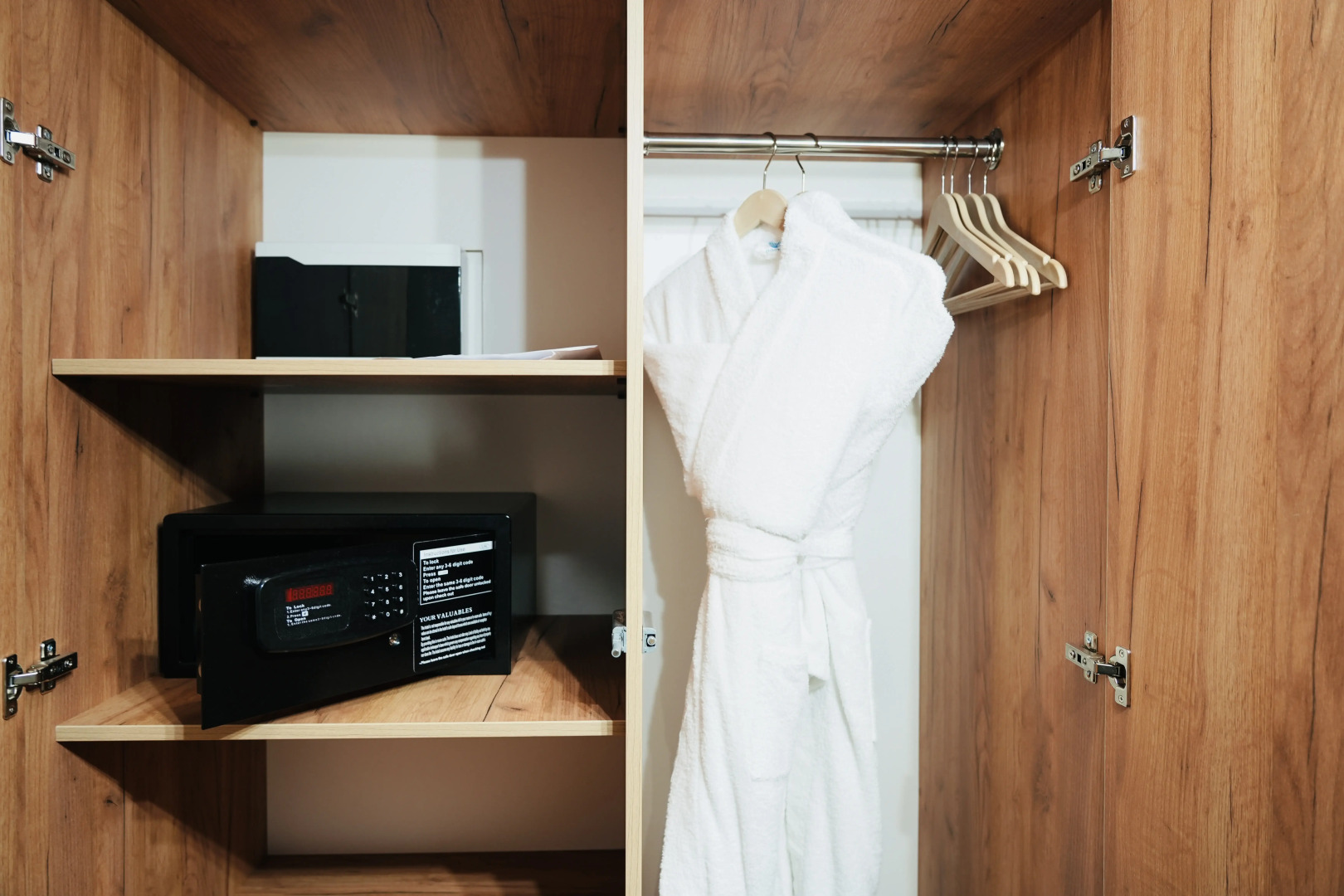 Отель Garnet Mir