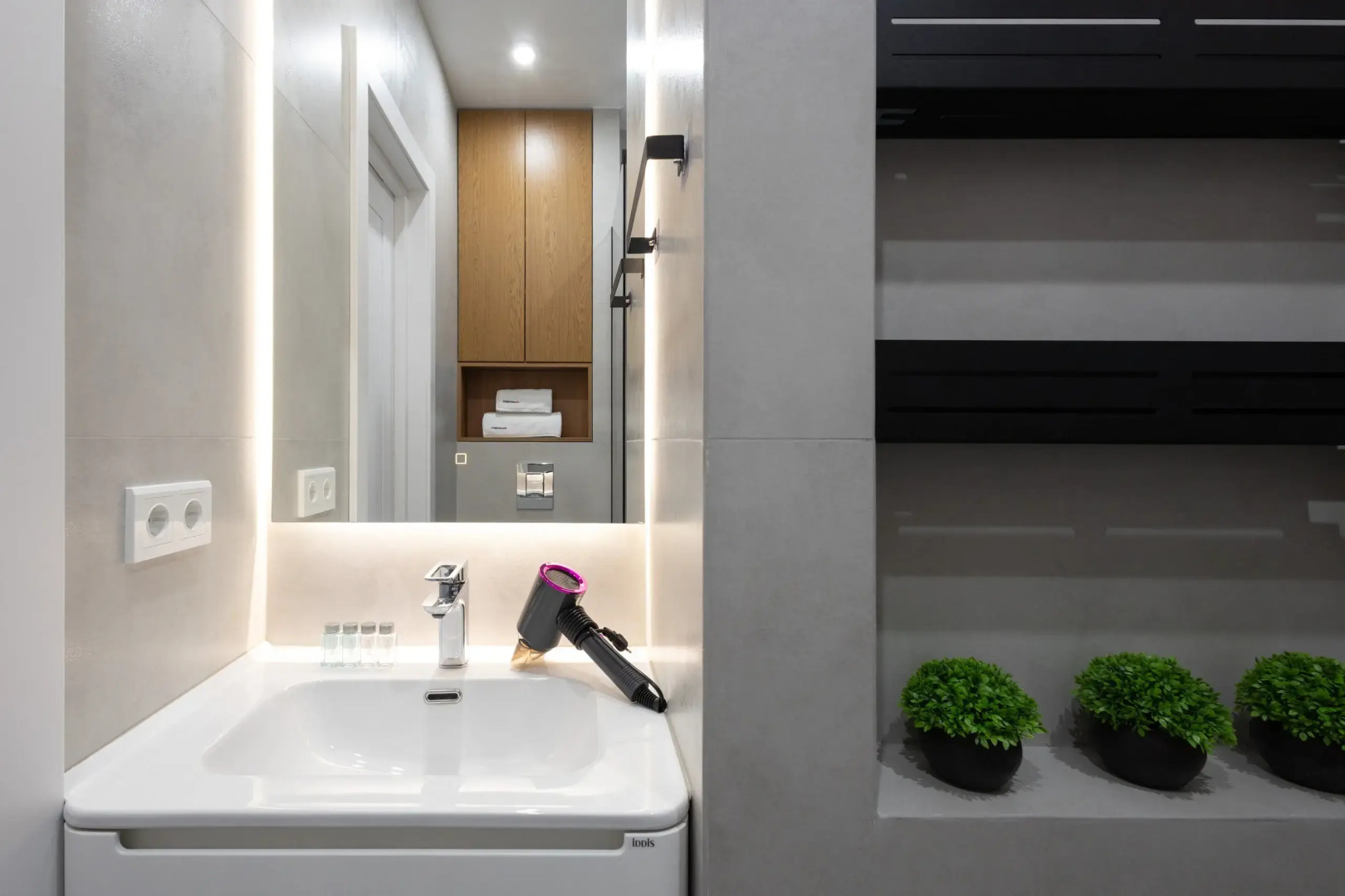 Апартаменты Red Apartments Арт Лайт Сити Шерли