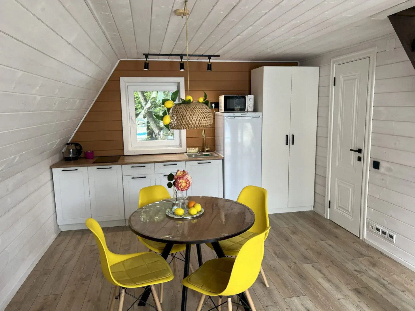 Частный дом 450 А-фрейм Лимон с тёплым бассейном и баней