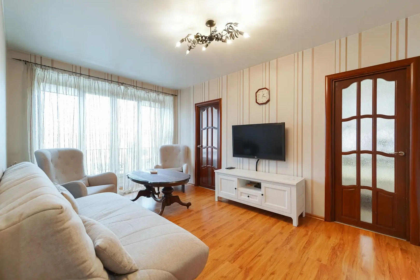 Трехкомнатная Квартира на проспекте Независимости 52