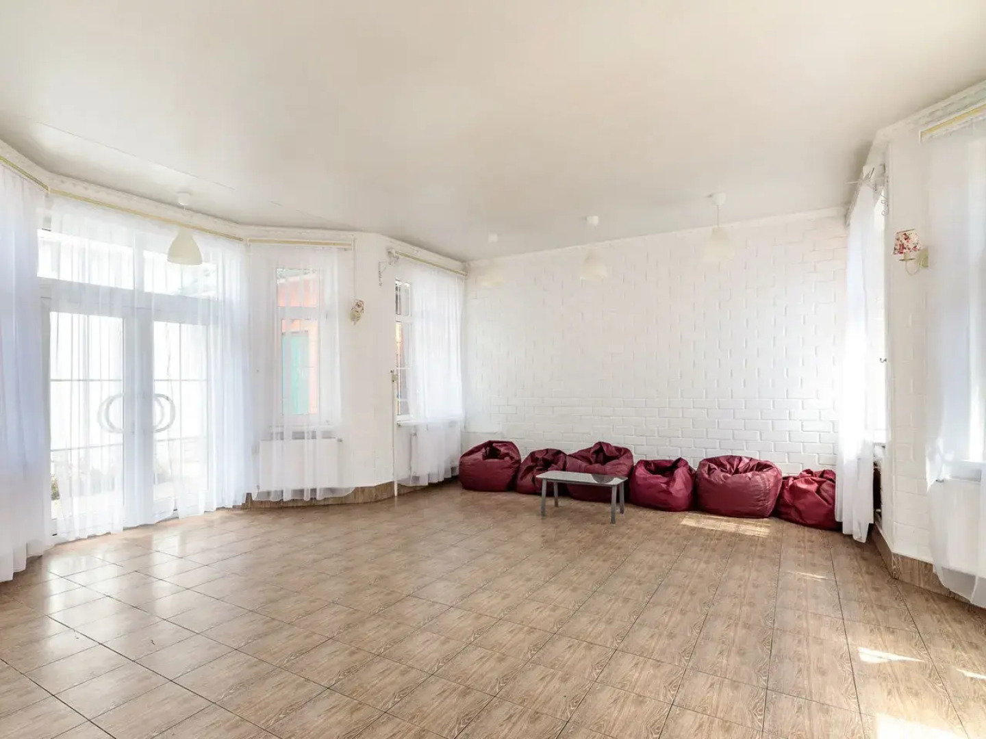 Частный Дом с бассейнами и залом Anstar House Kapustino