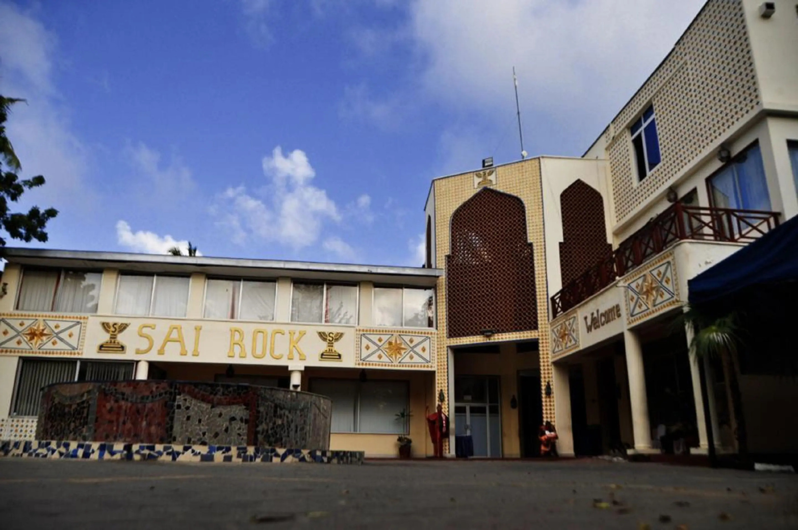 Отель Sai Rock Hotel & Beach Resorts