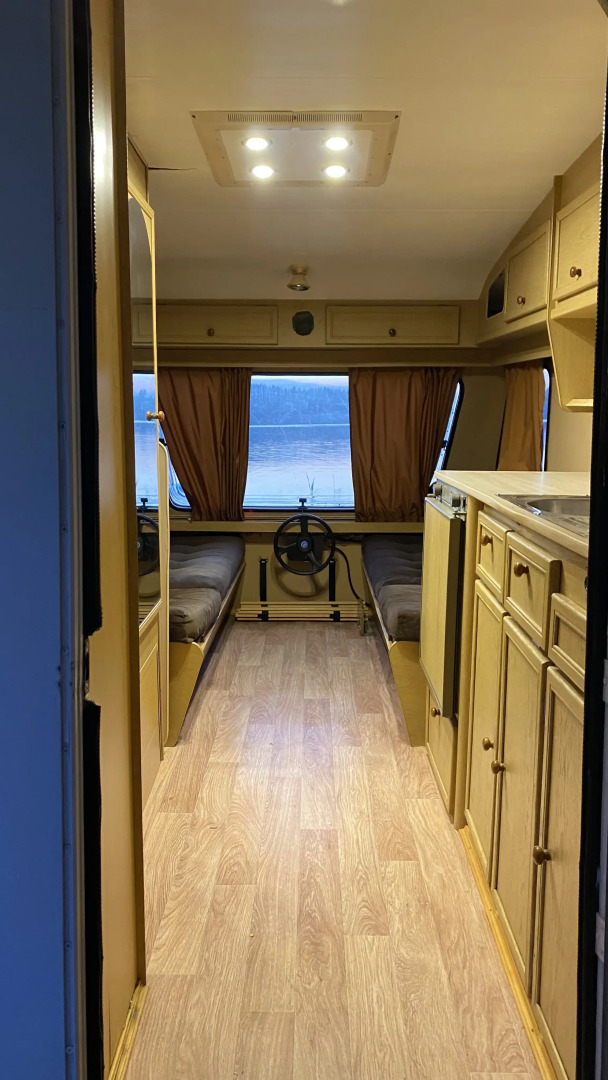 Бунгало Хаусбот на Озере Таир