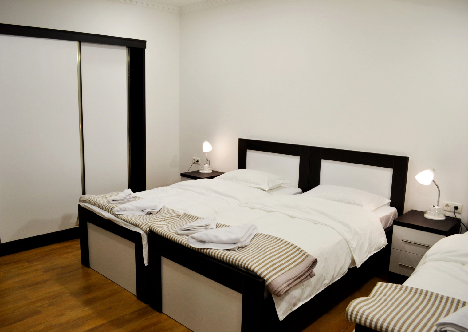 Отель Three Penguins