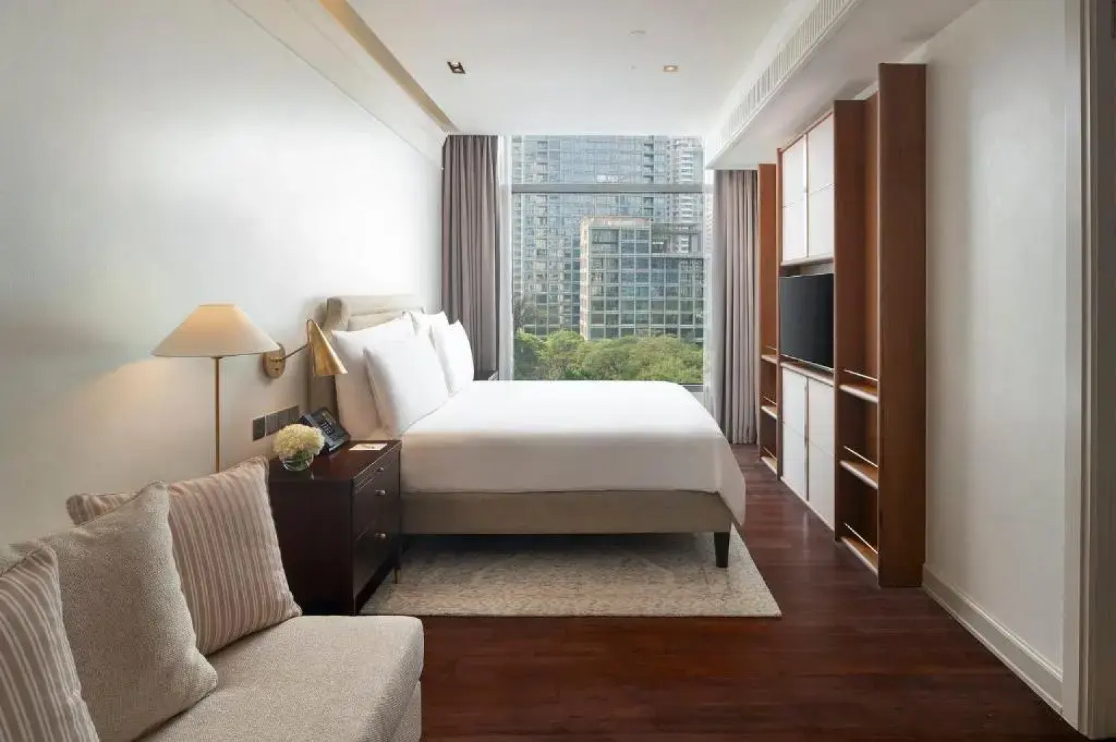 Отель Oriental Residence Bangkok