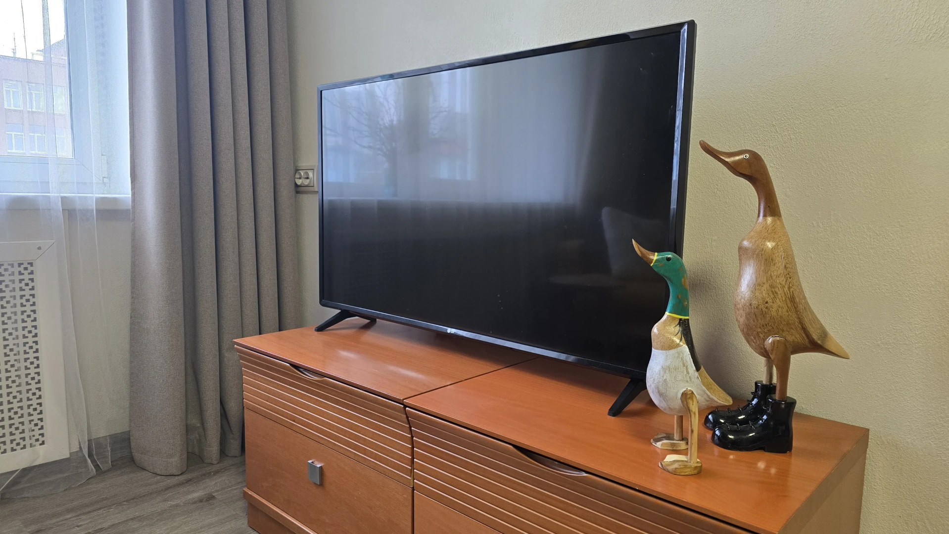 Апартаменты Apartment overlooking the library