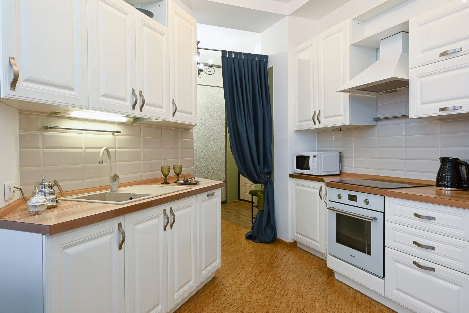 Апартаменты трехкоменатные Happy Orient возле Аквапарка и Татнефть Арена