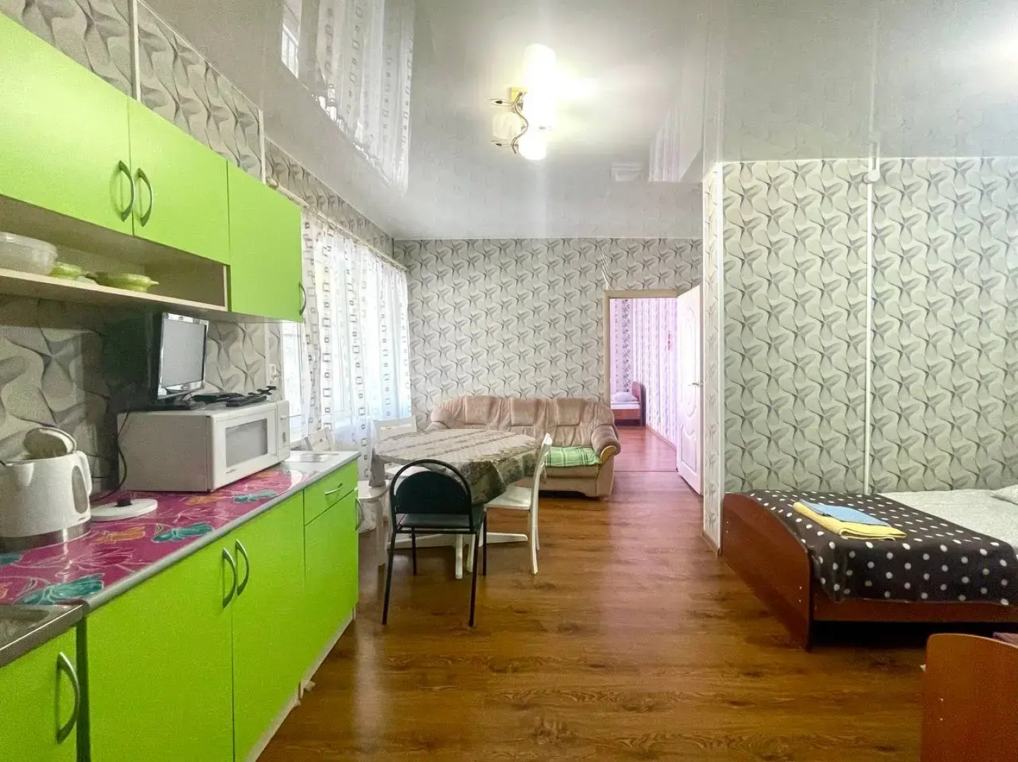 Апартаменты С кухней гостиной и отдельной спальней