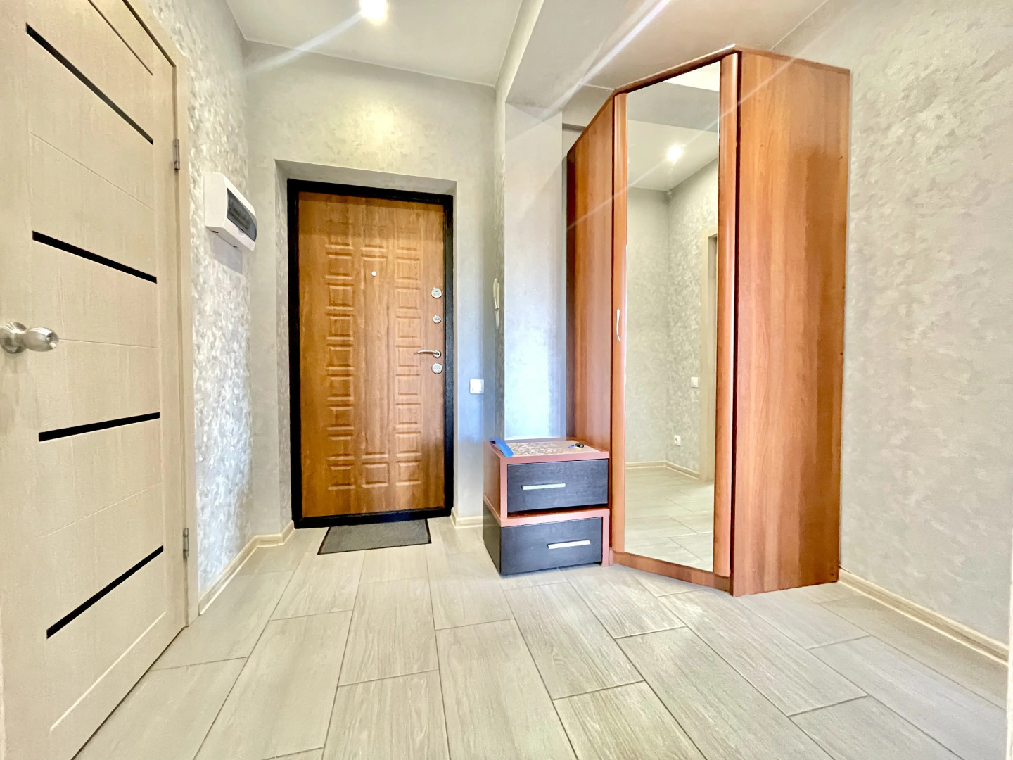 Большая однокомнатная квартира сети "PanApartments" на центральной улице города