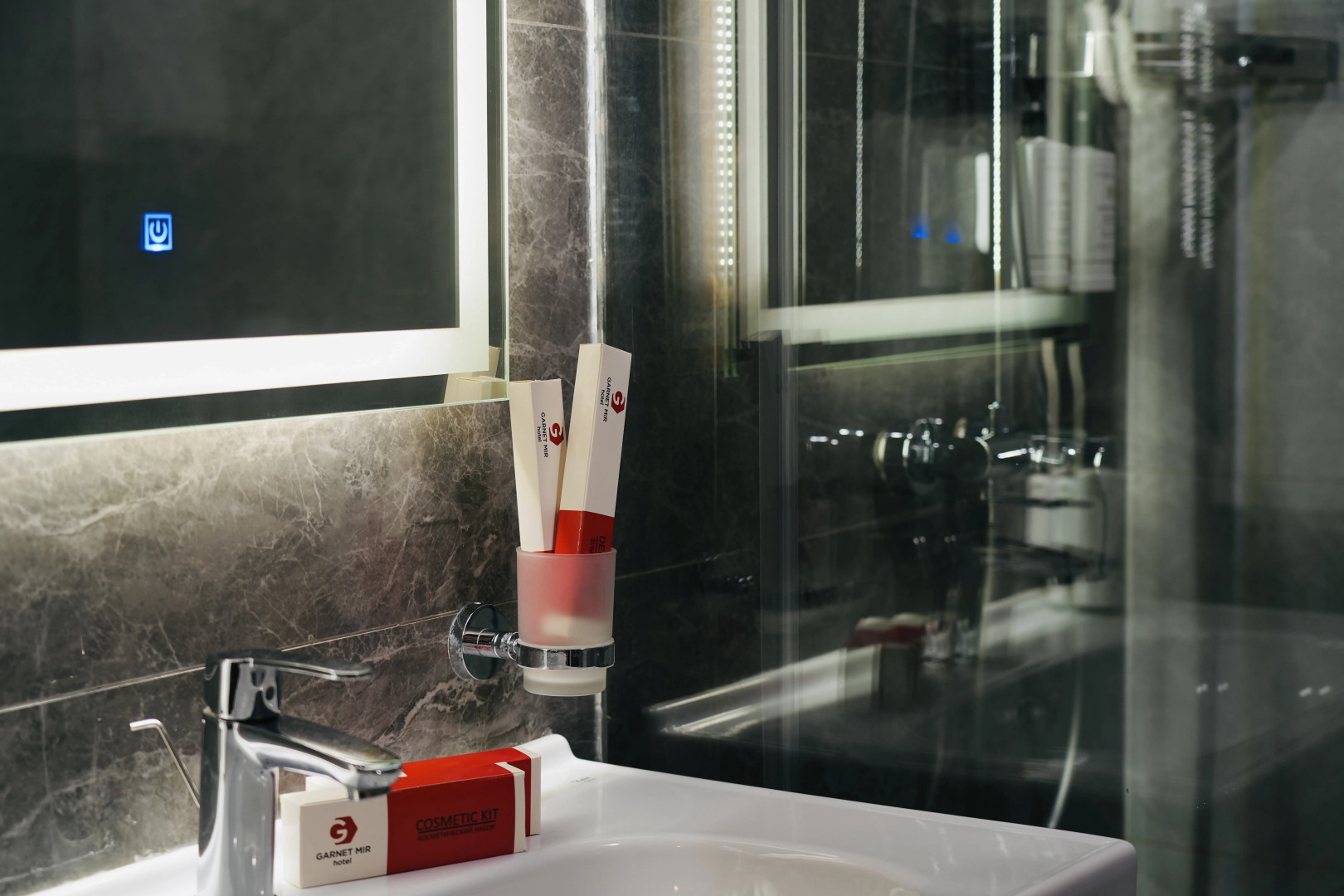 Отель Garnet Mir