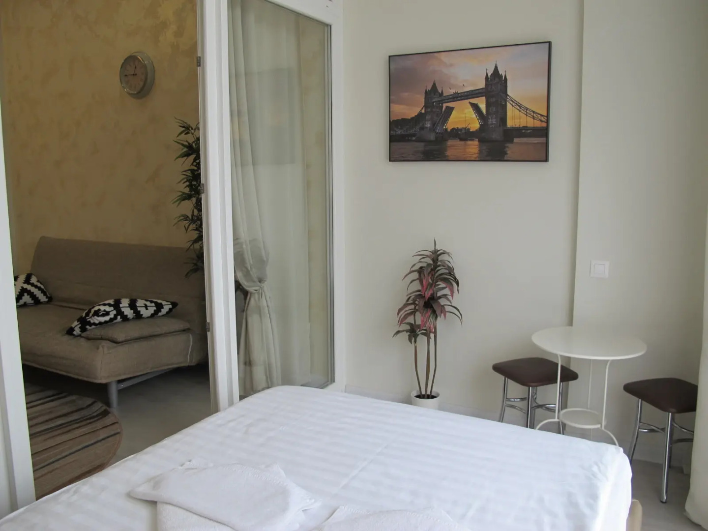 Апартаменты бульвар Надежд 6/2