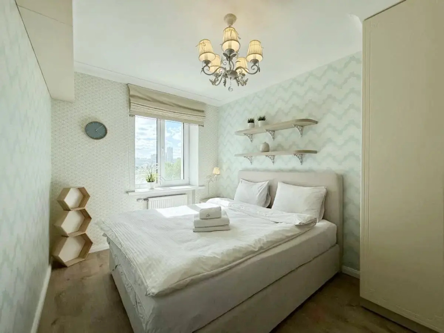 Апартаменты 4-комнатные HomeApart Сторожовская 8 (2)