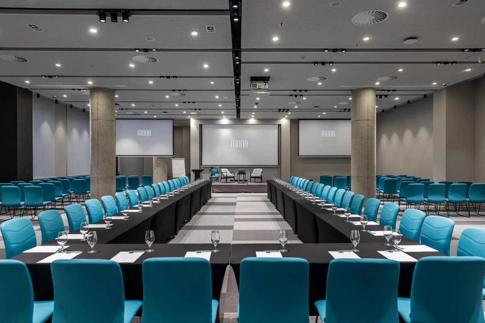 Отель Mona Plaza