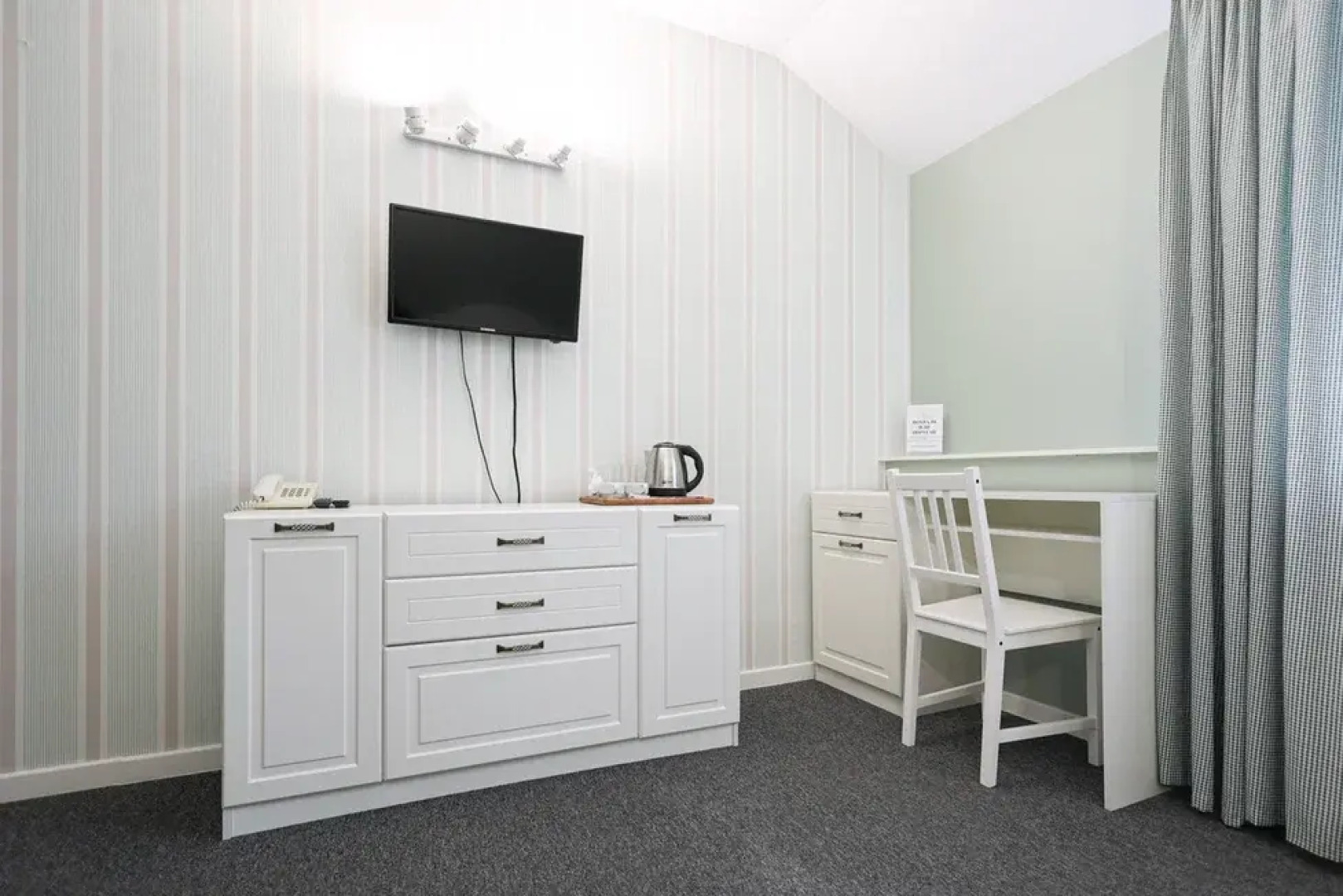 Отель Монарх