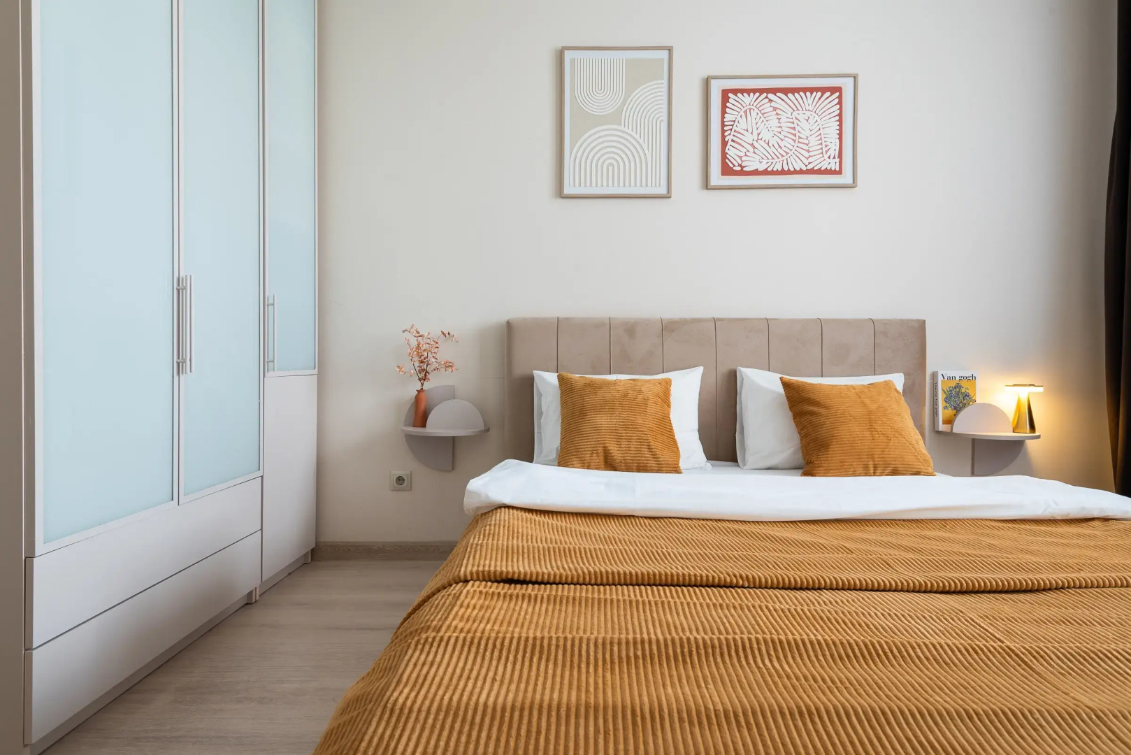 Квартира на сутки Центр Метро в 3 минутах Wi-Fi Кухня объединена с жилой зоной Отдельная спальня Балкон