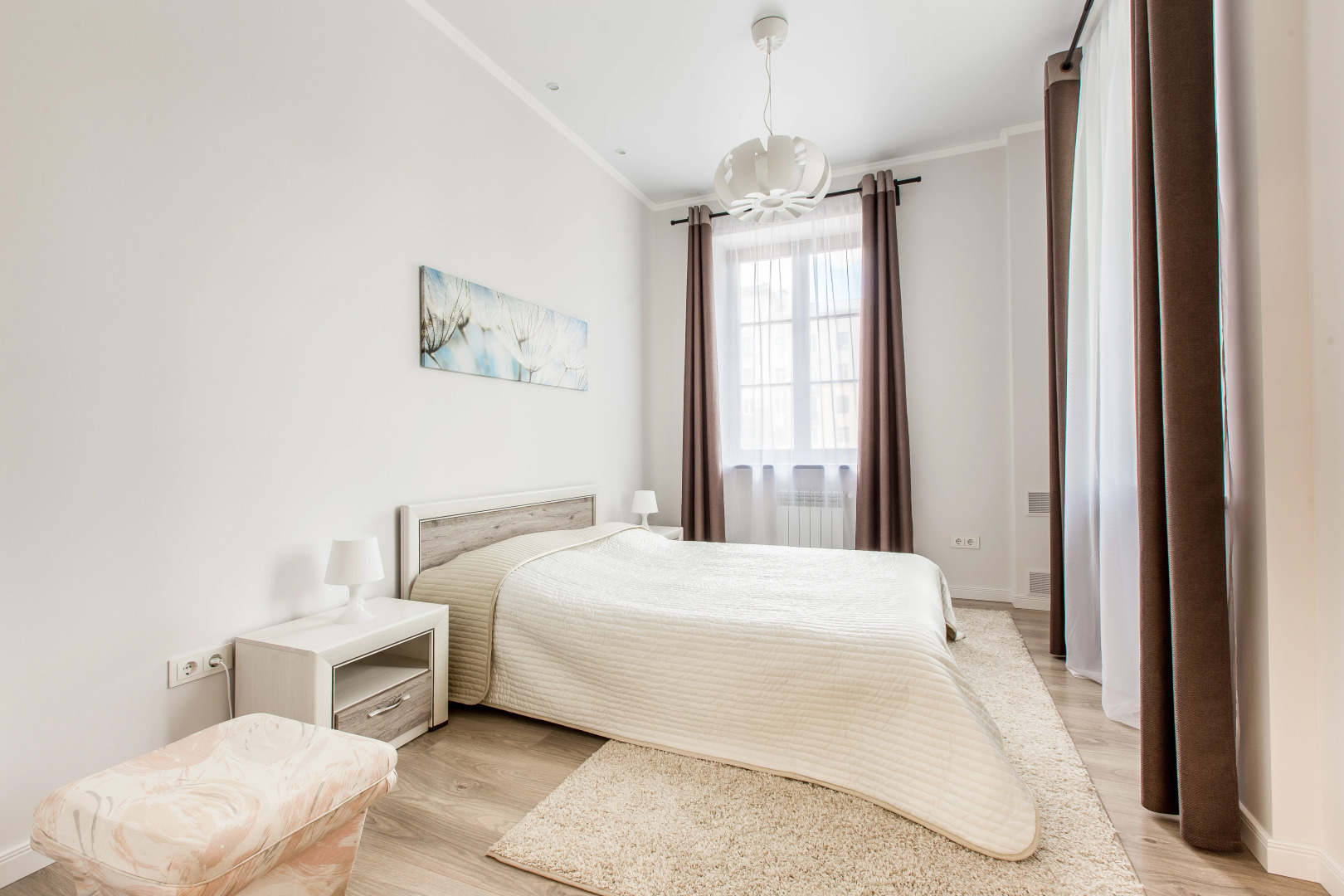 Апартаменты с Двумя Спальнями и Гостиной на Проспекте Независимости